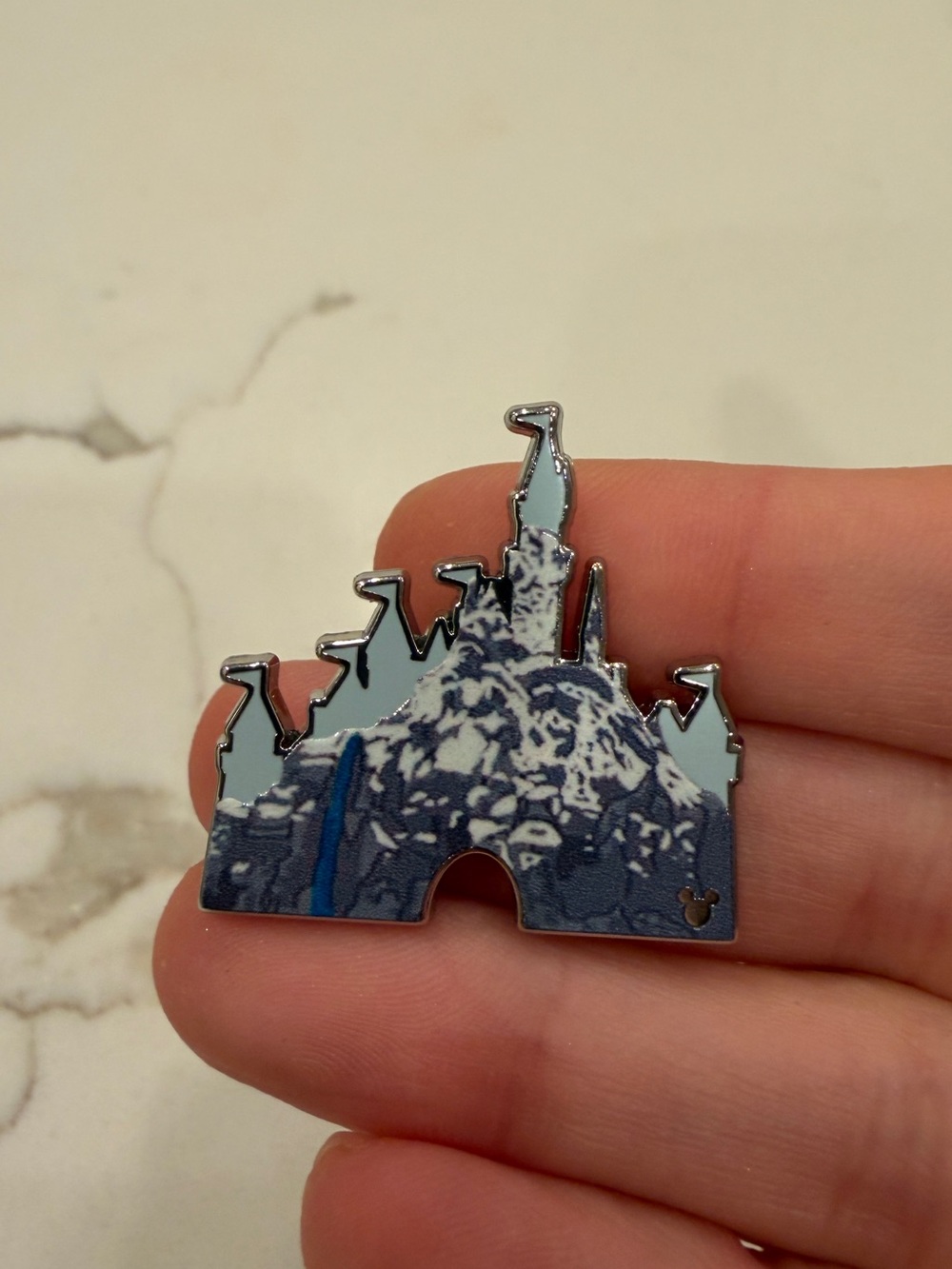 Disney pin - Hidden Mickey Castle Matterhorn 2026 Wave A